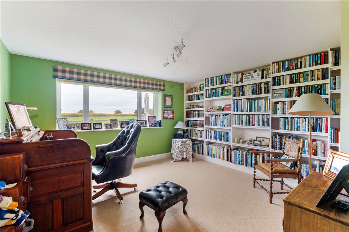 6 bedroom house, The Barton, Clyffe Pypard SN4 - Available