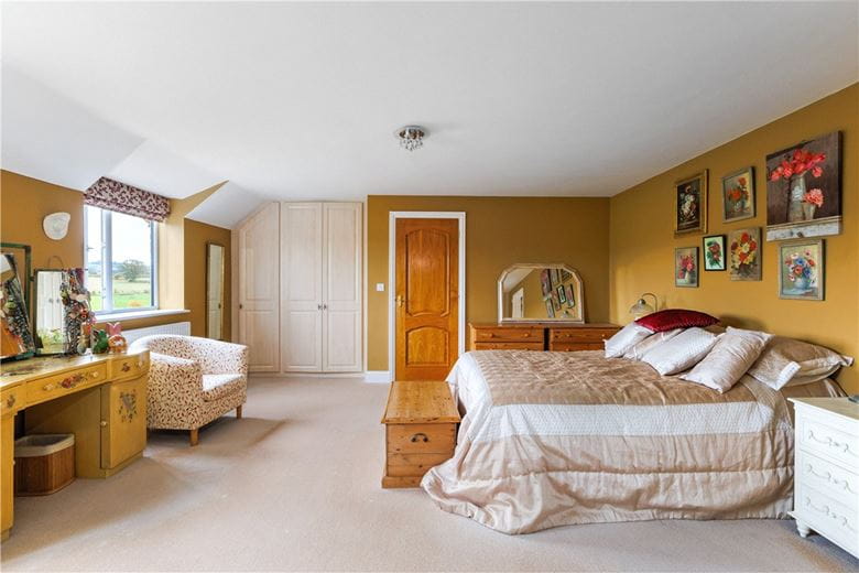 6 bedroom house, The Barton, Clyffe Pypard SN4 - Available