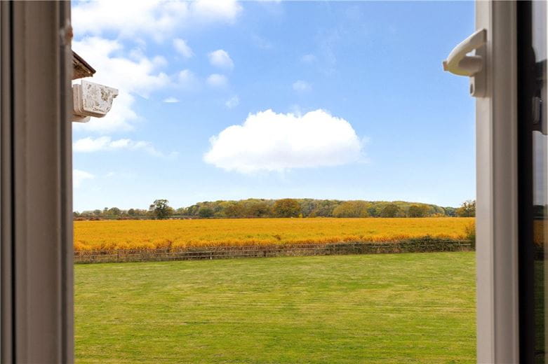 6 bedroom house, The Barton, Clyffe Pypard SN4 - Available