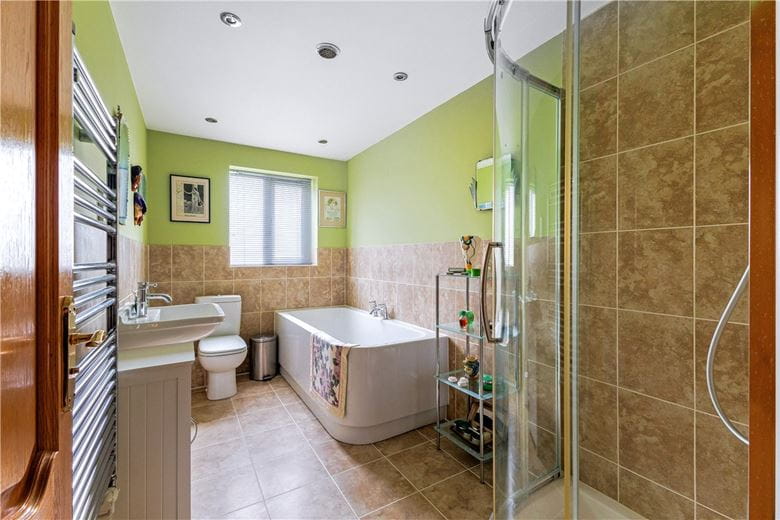 6 bedroom house, The Barton, Clyffe Pypard SN4 - Available