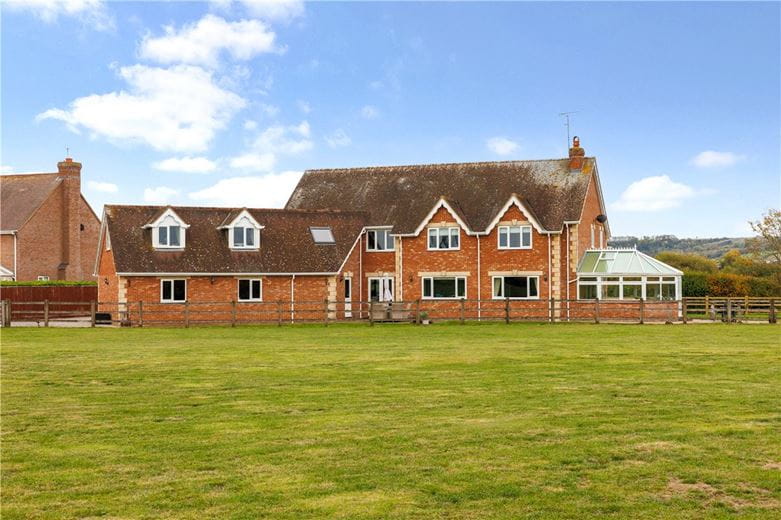 6 bedroom house, The Barton, Clyffe Pypard SN4 - Available