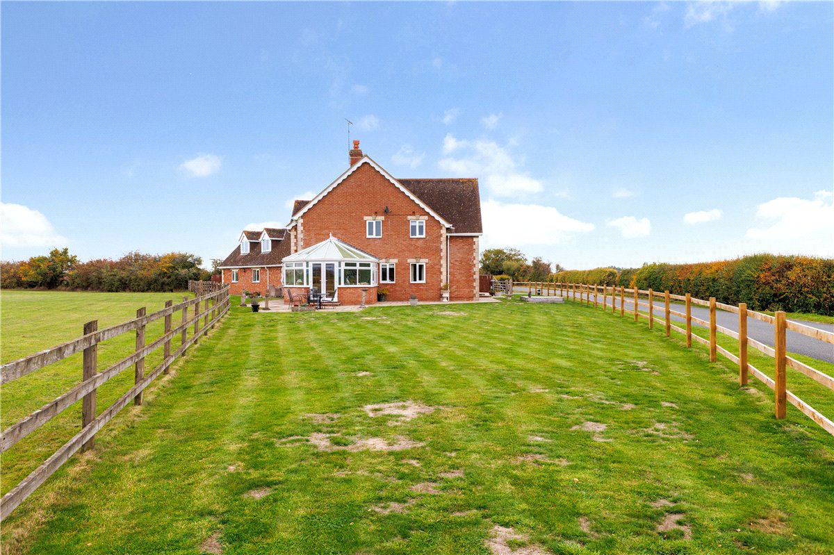 6 bedroom house, The Barton, Clyffe Pypard SN4 - Available