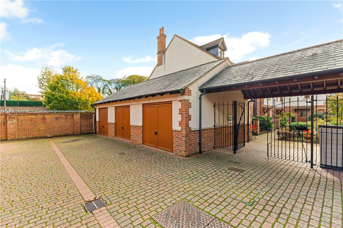 4 bedroom house, Cromwell Court, Marlborough SN8 - Available