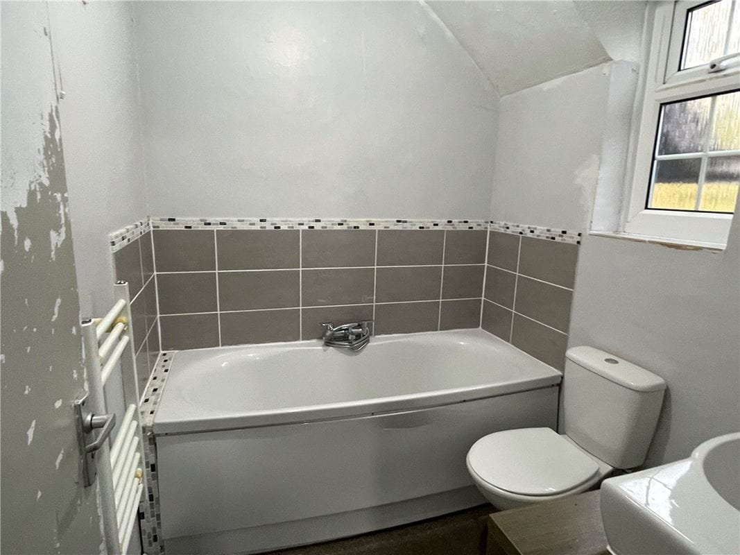 3 bedroom house, Beckhampton Road, Avebury Trusloe SN8 - Sold STC