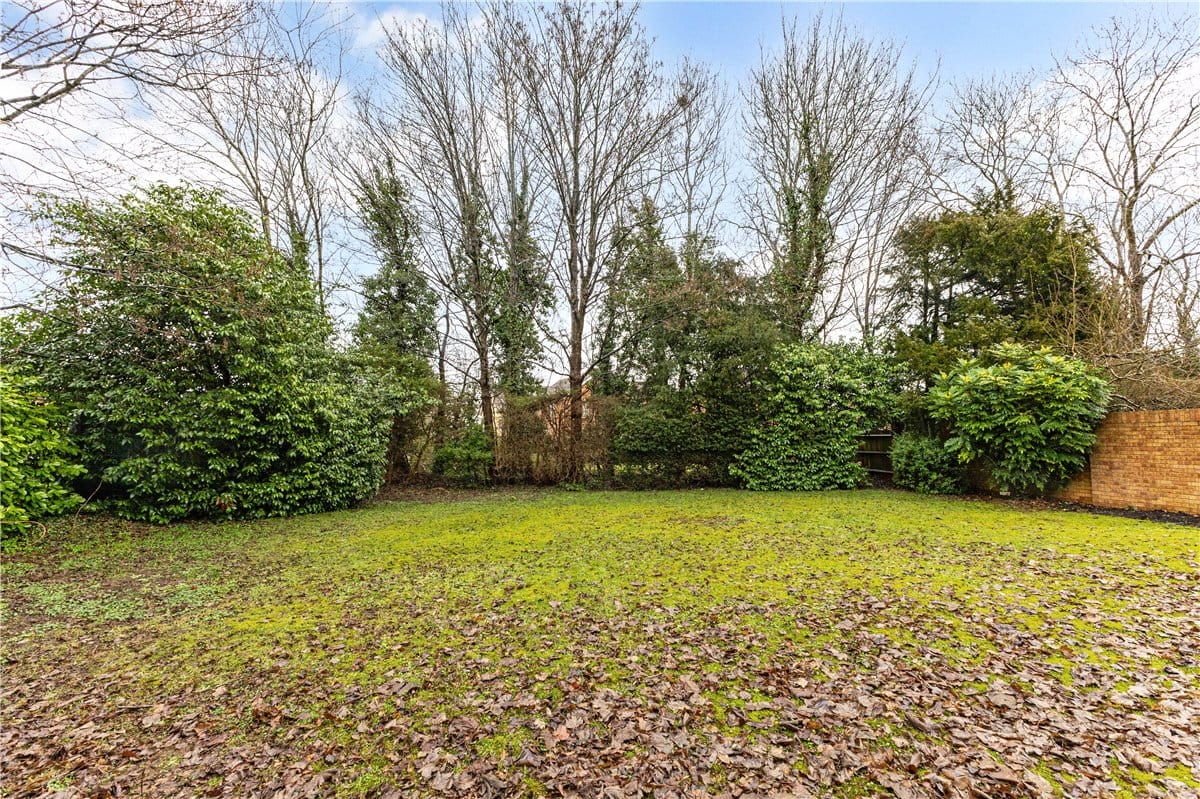 4 bedroom house, Manor Park, South Marston SN3 - Available