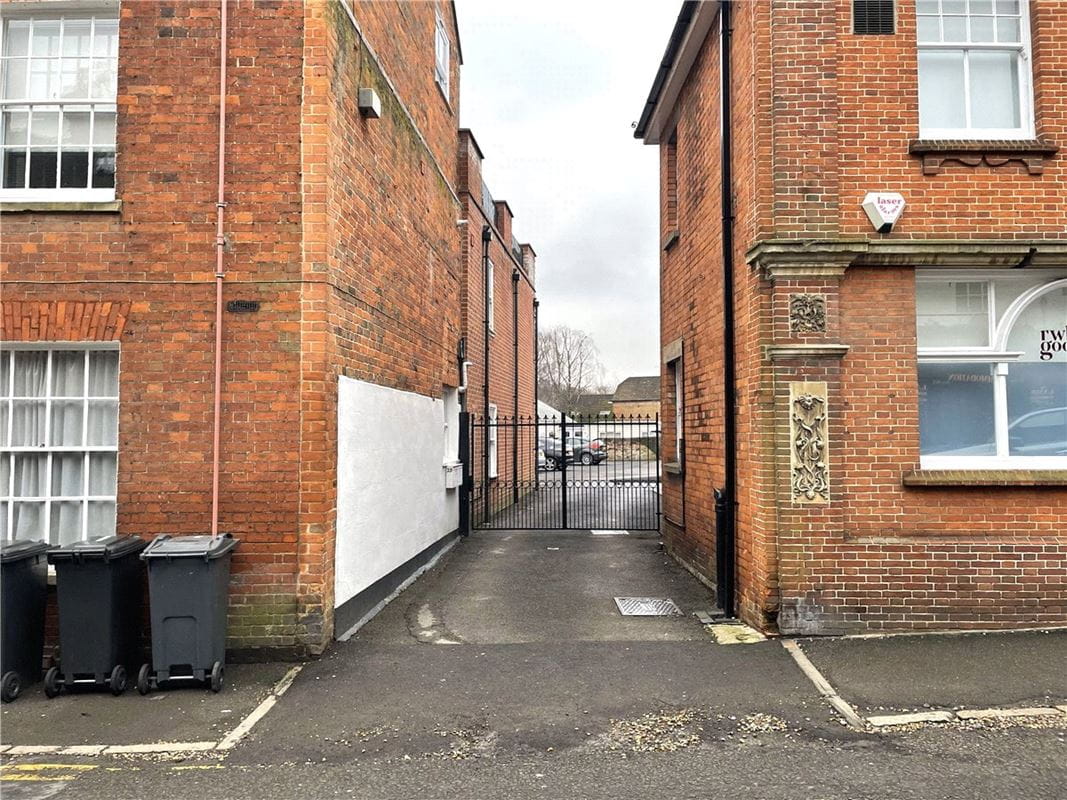  bedroom , The Parade, Marlborough SN8 - Sold