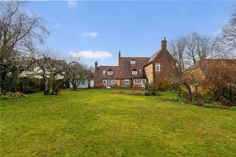 6 bedroom house, Farm Lane, Aldbourne SN8 - Available