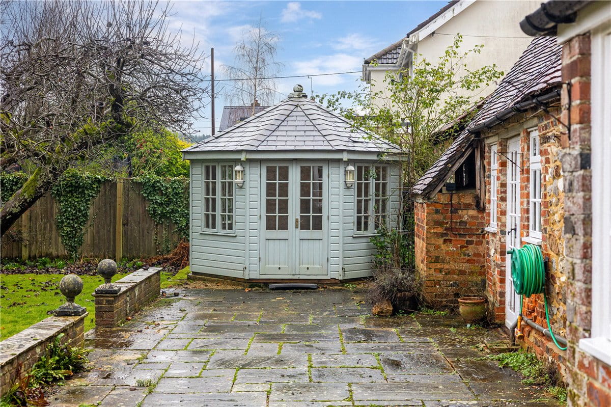 6 bedroom house, Farm Lane, Aldbourne SN8 - Available