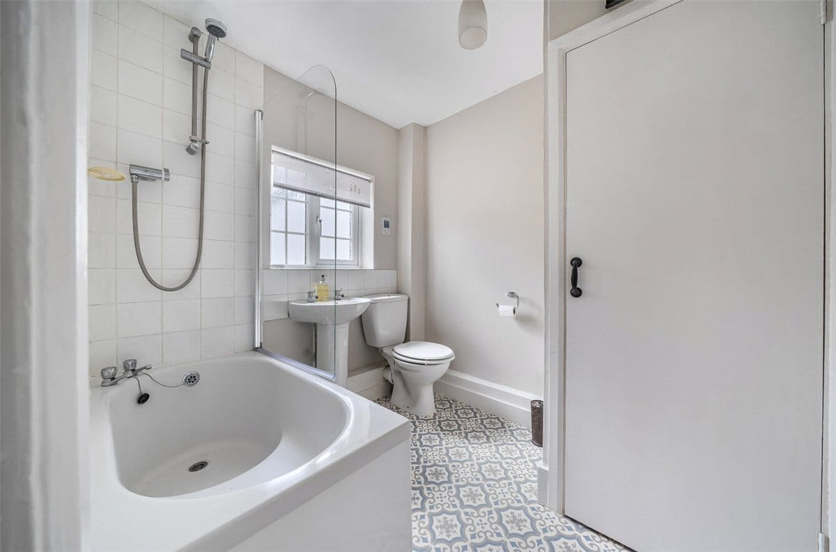 2 bedroom house, London Road, Marlborough SN8 - Available