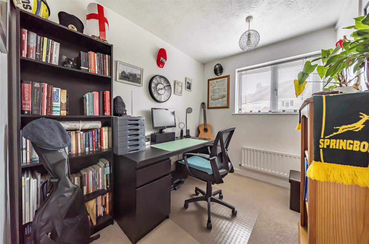 3 bedroom house, Squires Hill Close, Woodshaw SN4 - Available