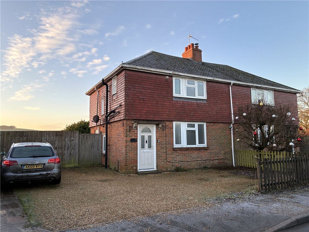 3 bedroom house, Burbage Road, Easton Royal SN9 - Available