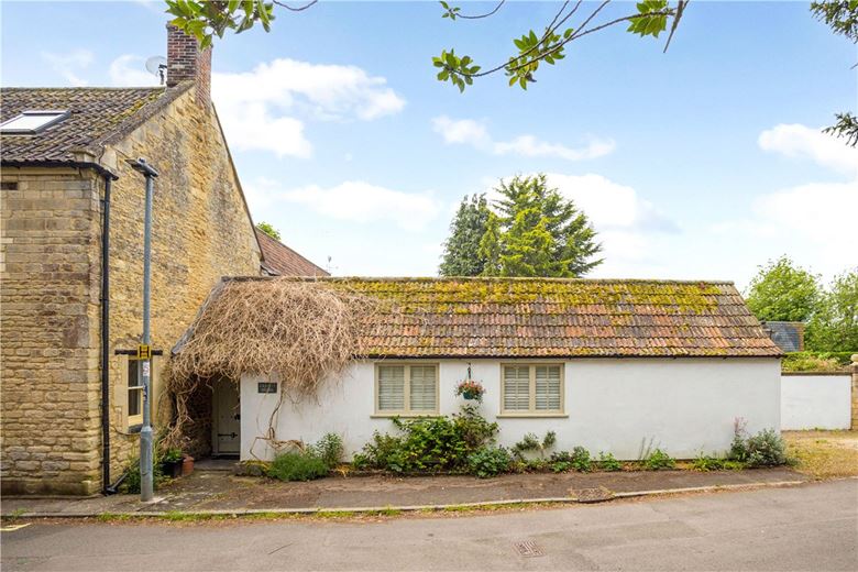 4 bedroom house, Castle Street, Calne SN11 - Available