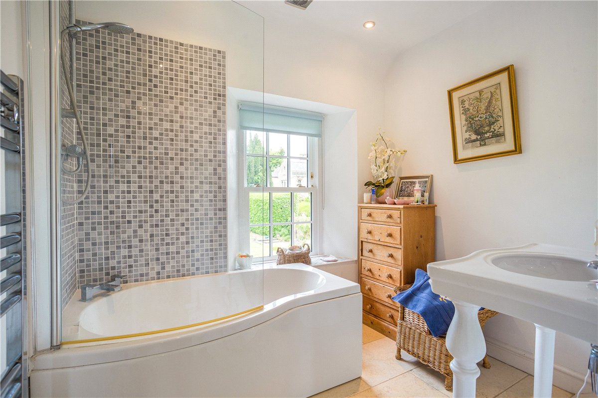 4 bedroom house, Castle Street, Calne SN11 - Available