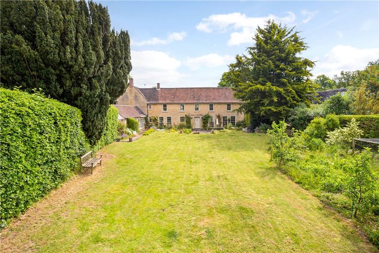 4 bedroom house, Castle Street, Calne SN11 - Available