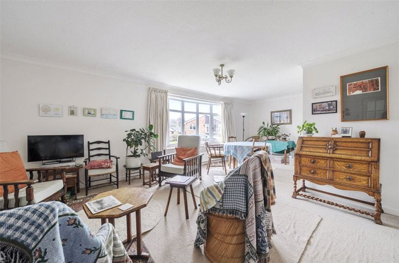 3 bedroom bungalow, Vicarage Close, Marlborough SN8 - Available