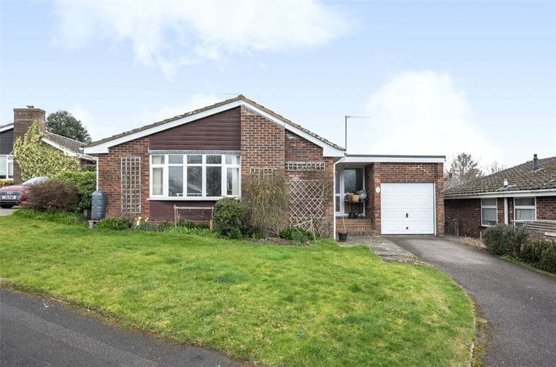 3 bedroom bungalow, Vicarage Close, Marlborough SN8 - Available