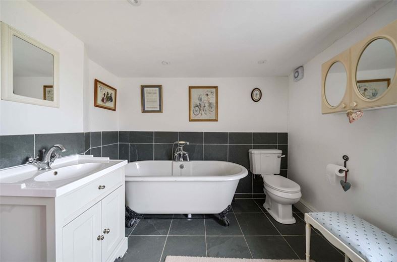 3 bedroom house, Milton Lilbourne, Pewsey SN9 - Available