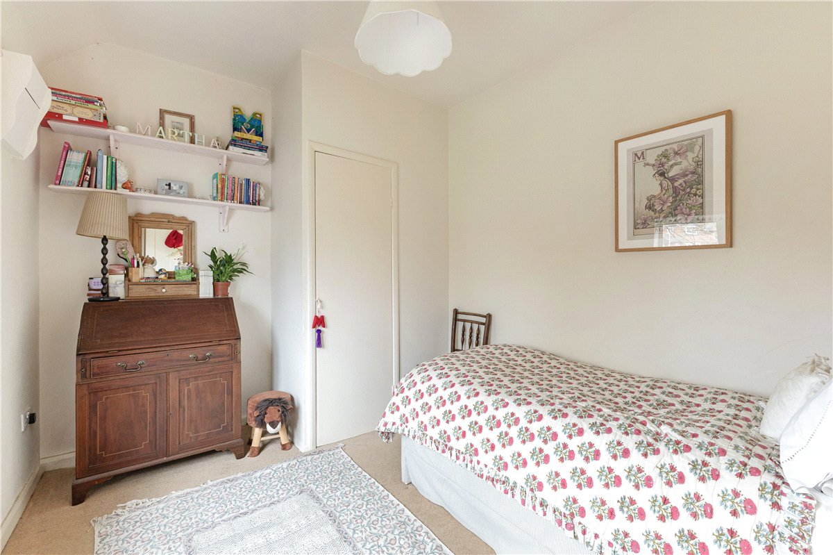 3 bedroom house, Church Street, Great Bedwyn SN8 - Available