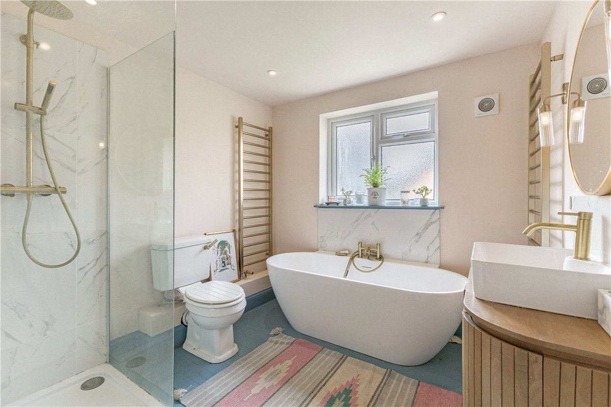 3 bedroom house, Church Street, Great Bedwyn SN8 - Available