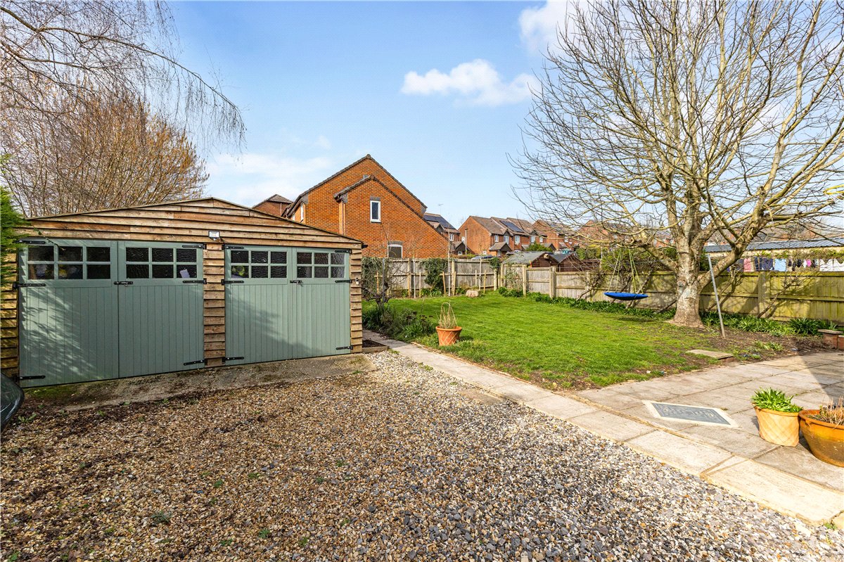 3 bedroom house, Church Street, Great Bedwyn SN8 - Available