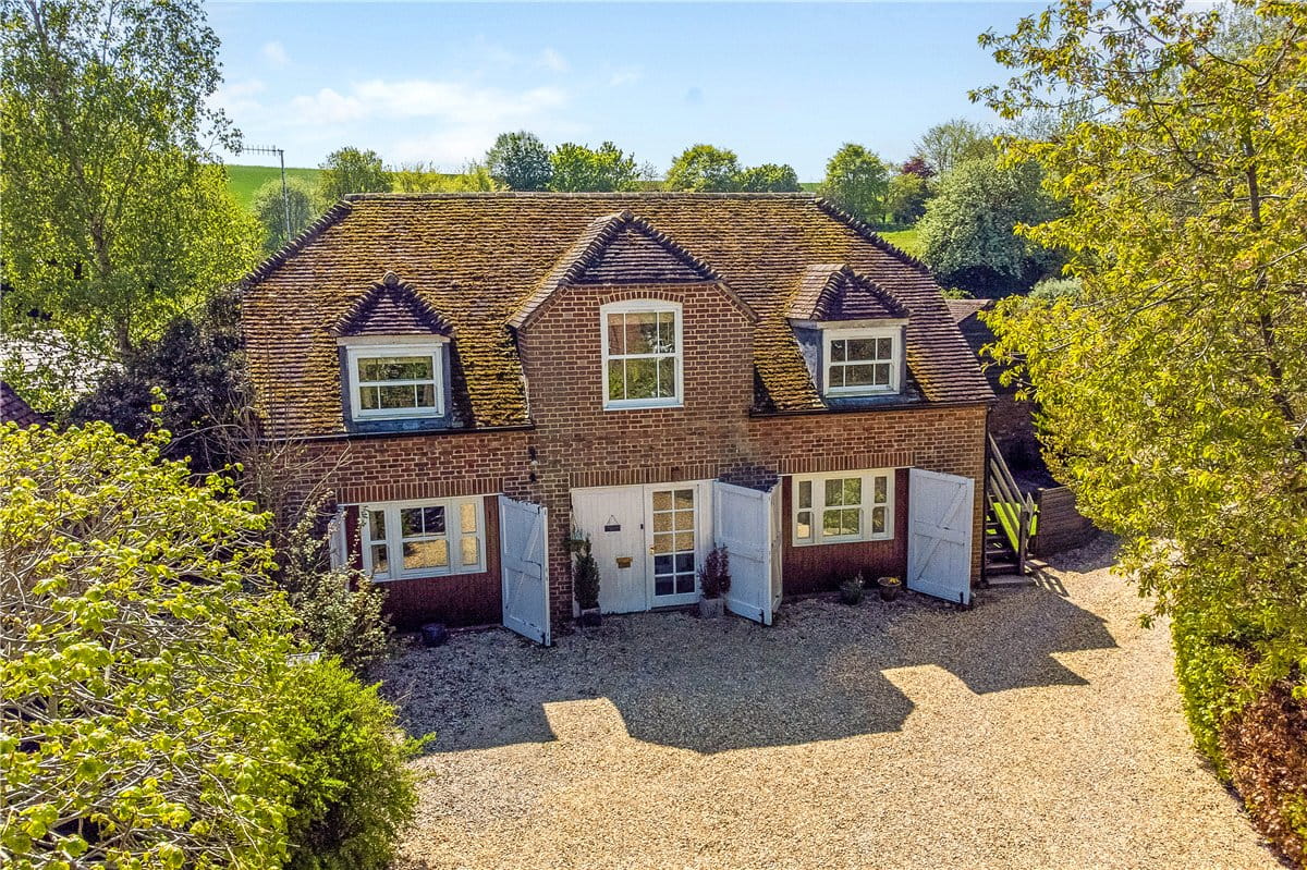 5 bedroom house, High Street, Manton SN8 - Available