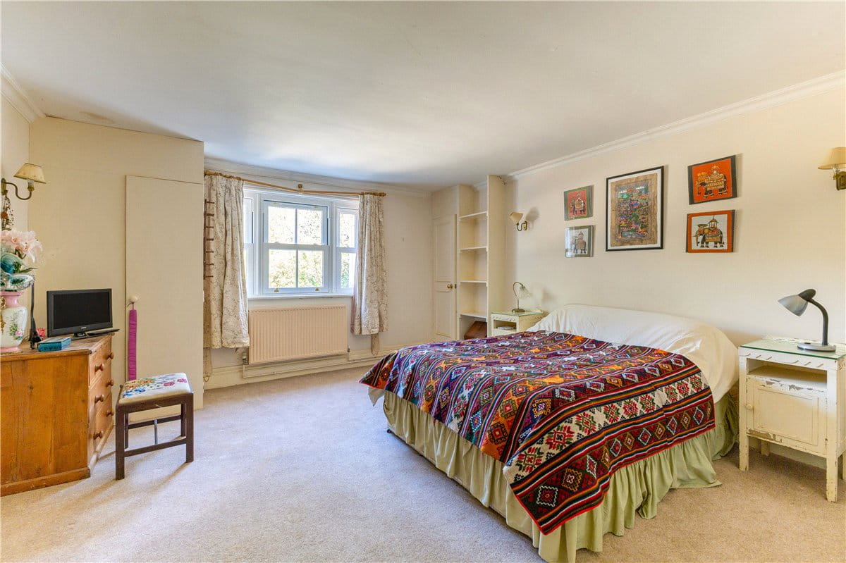 5 bedroom house, High Street, Manton SN8 - Available