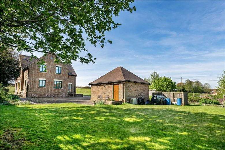 4 bedroom house, Main Road, Cherhill SN11 - Available