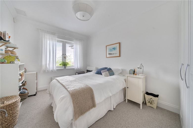 2 bedroom flat, Priory Court, Marlborough SN8 - Available