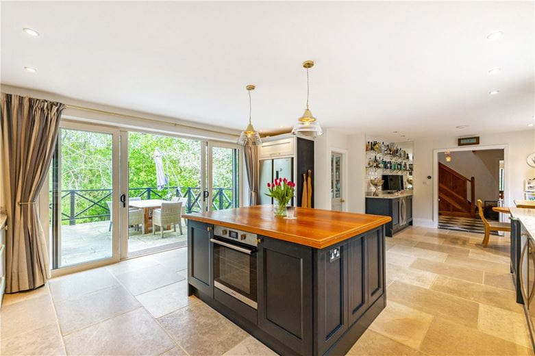 5 bedroom house, The Fairway, Devizes SN10 - Available