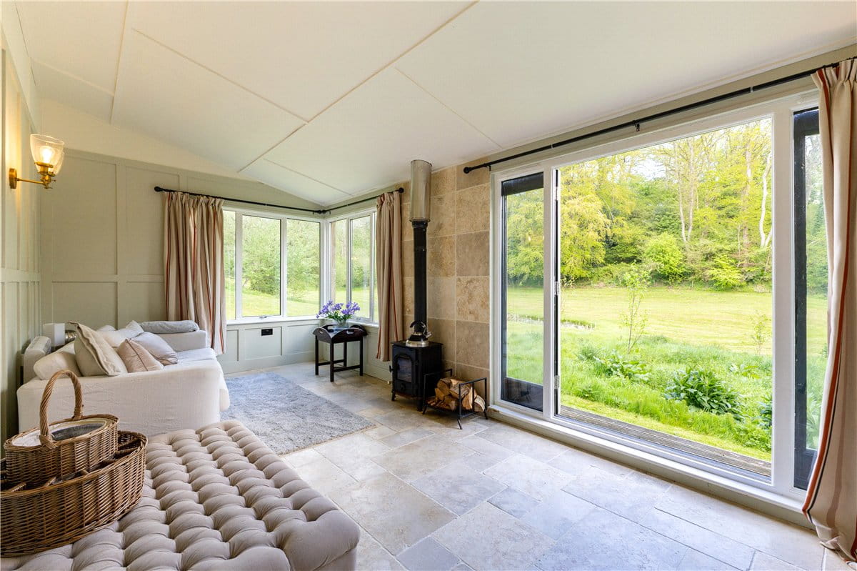 5 bedroom house, The Fairway, Devizes SN10 - Available