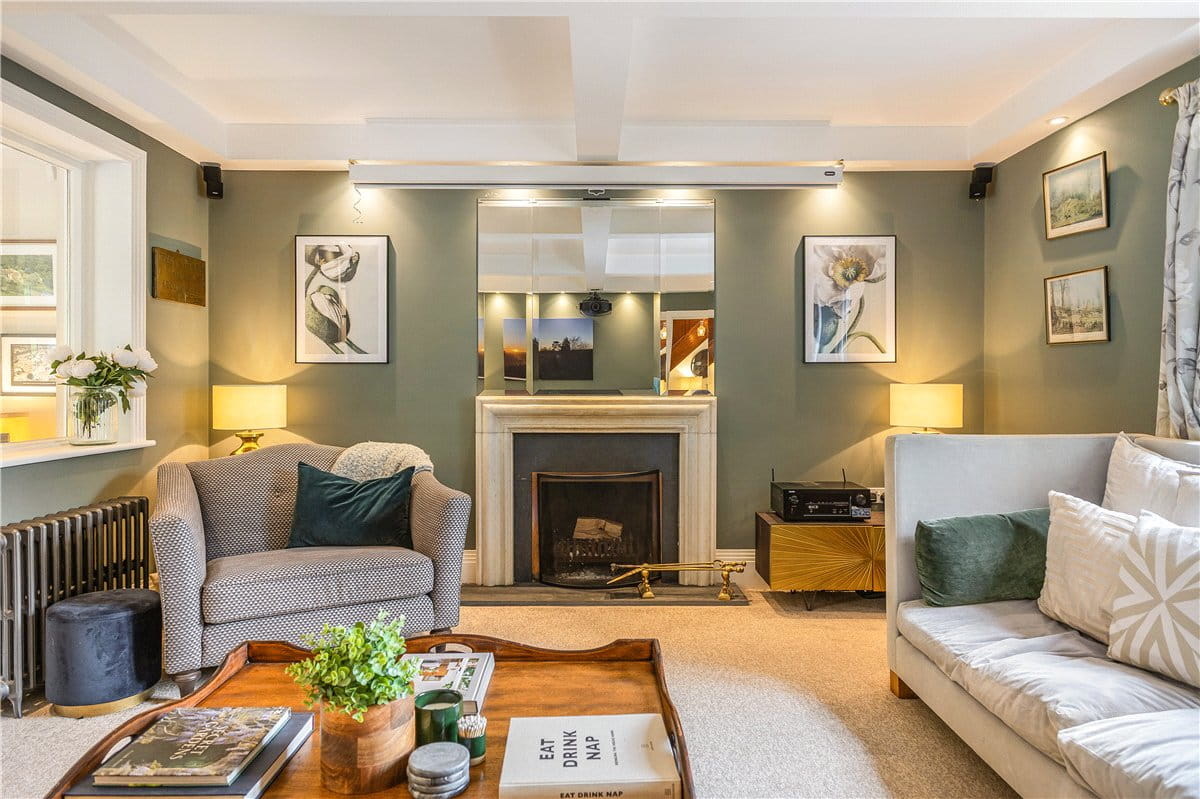 5 bedroom house, The Fairway, Devizes SN10 - Available