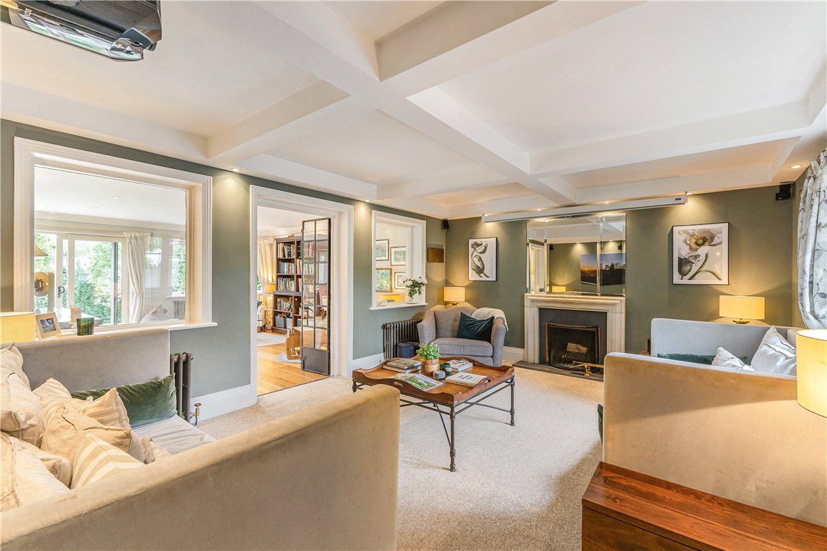 5 bedroom house, The Fairway, Devizes SN10 - Available