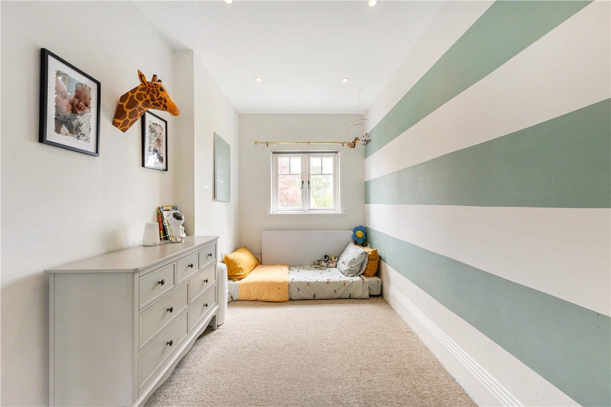 5 bedroom house, The Fairway, Devizes SN10 - Available
