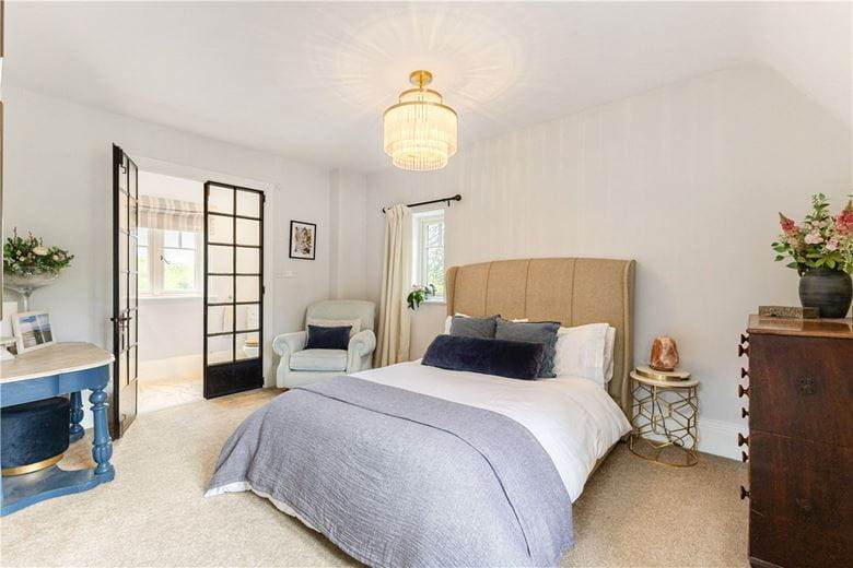 5 bedroom house, The Fairway, Devizes SN10 - Available