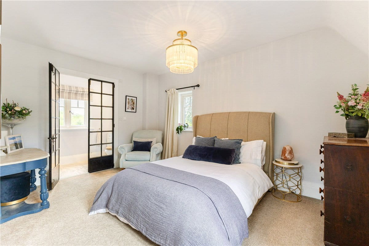 5 bedroom house, The Fairway, Devizes SN10 - Available