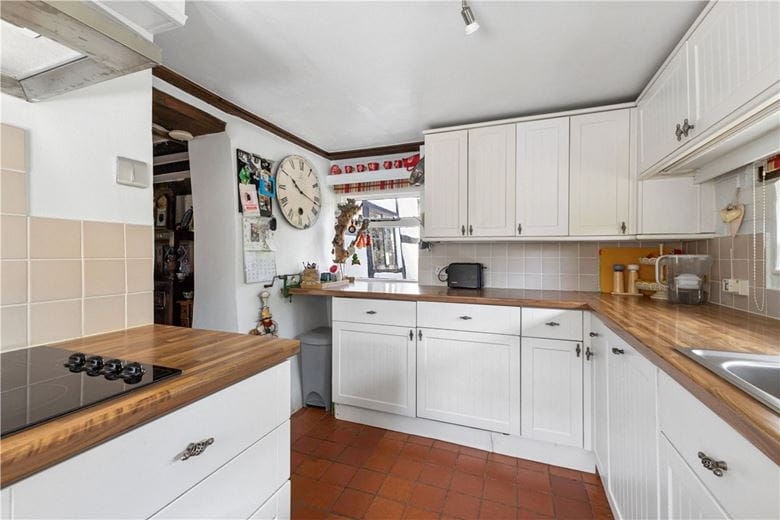 3 bedroom cottage, High Street, Burbage SN8 - Available