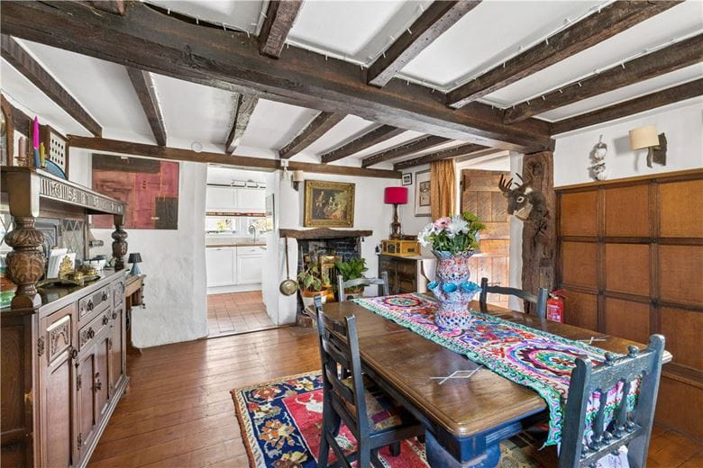 3 bedroom cottage, High Street, Burbage SN8 - Available