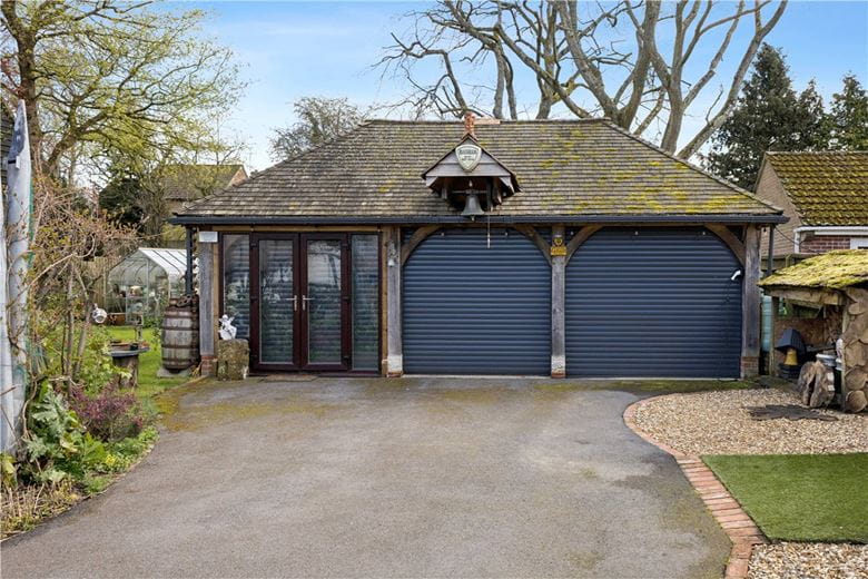 3 bedroom cottage, High Street, Burbage SN8 - Available