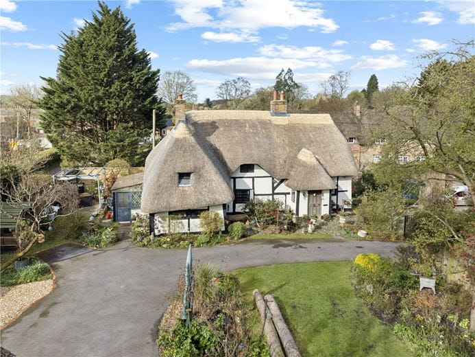 3 bedroom cottage, High Street, Burbage SN8 - Available