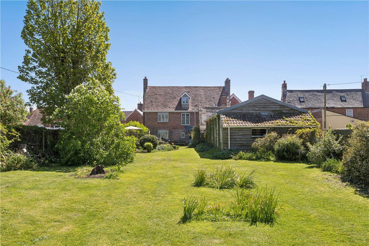 6 bedroom house, The Street, All Cannings SN10 - Available