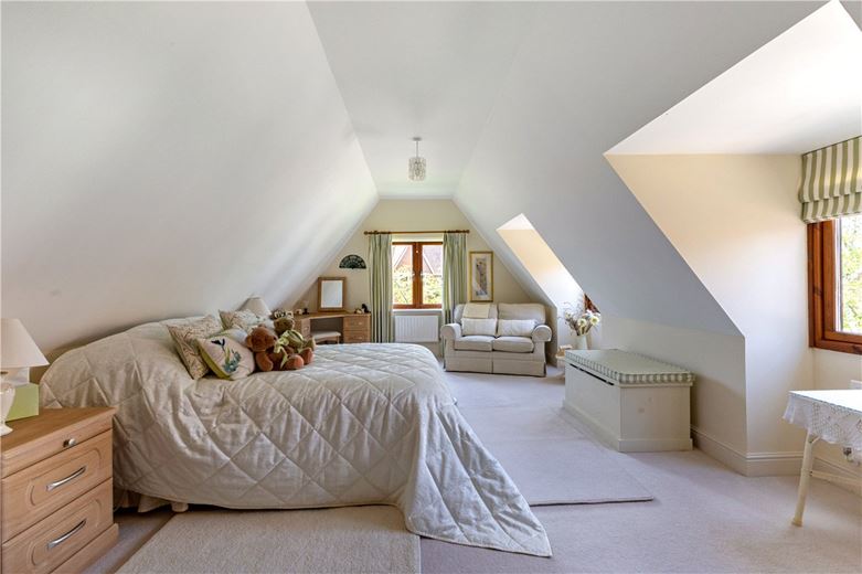 5 bedroom house, Grafton Place, East Grafton SN8 - Available