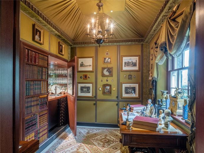 4 bedroom house, St Katharine By The Tower, London E1W - Available