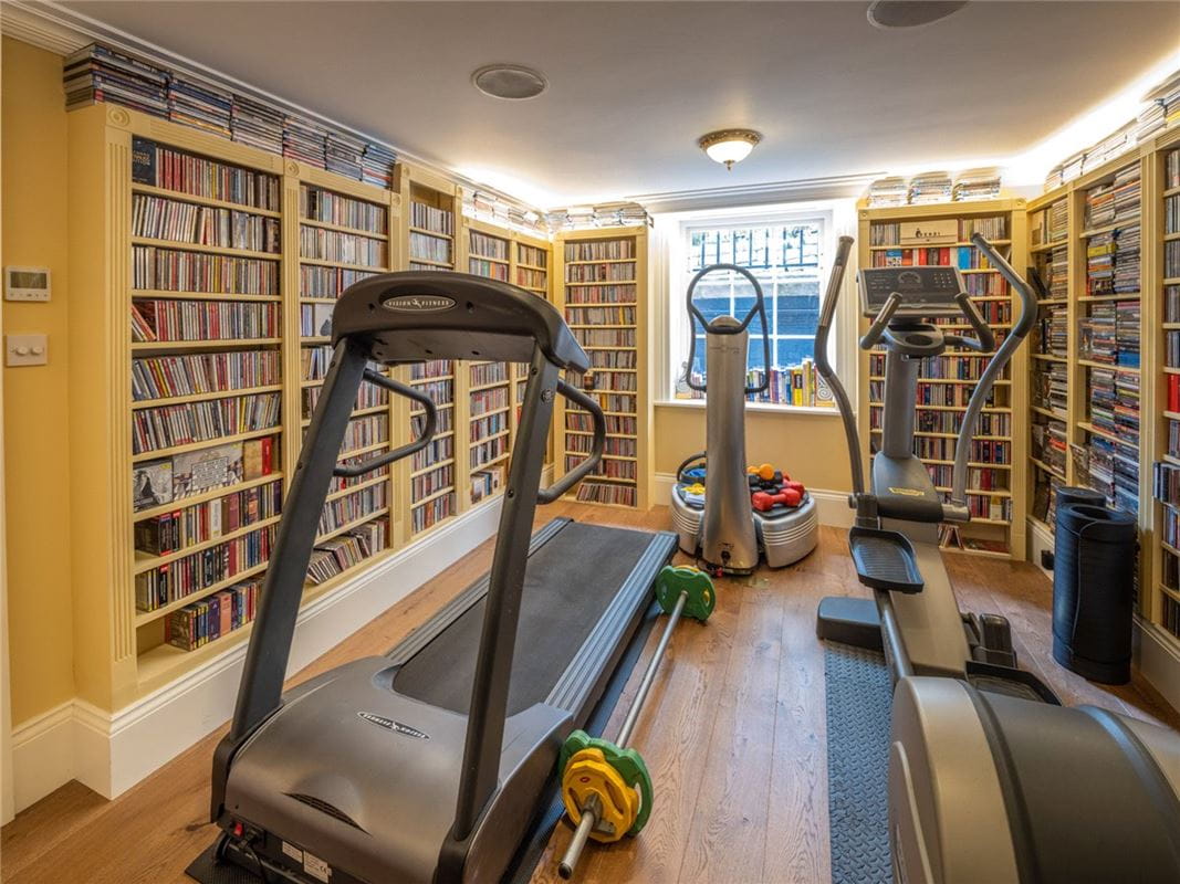 4 bedroom house, St Katharine By The Tower, London E1W - Available