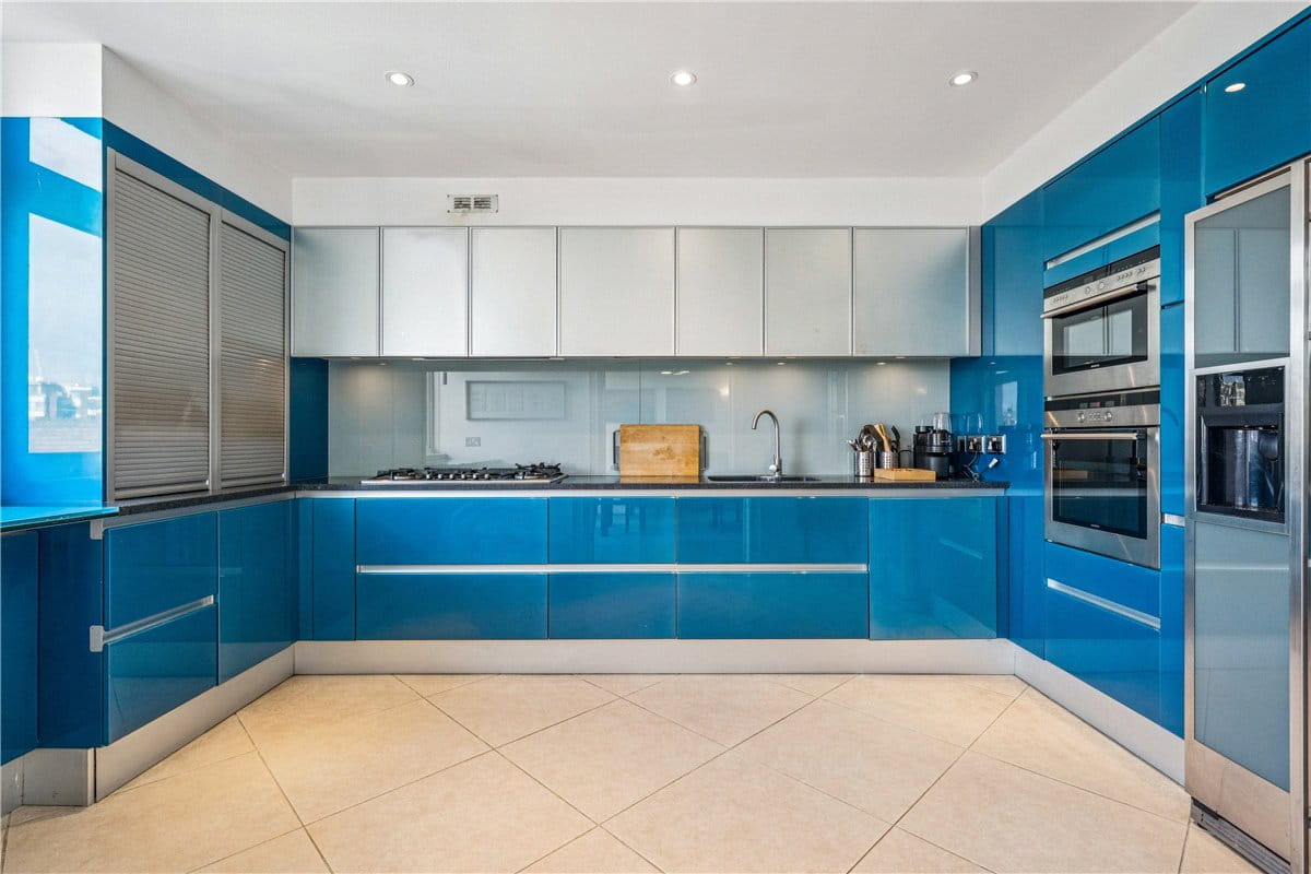 3 bedroom flat, Park Towers, 2 Brick Street W1J - Available