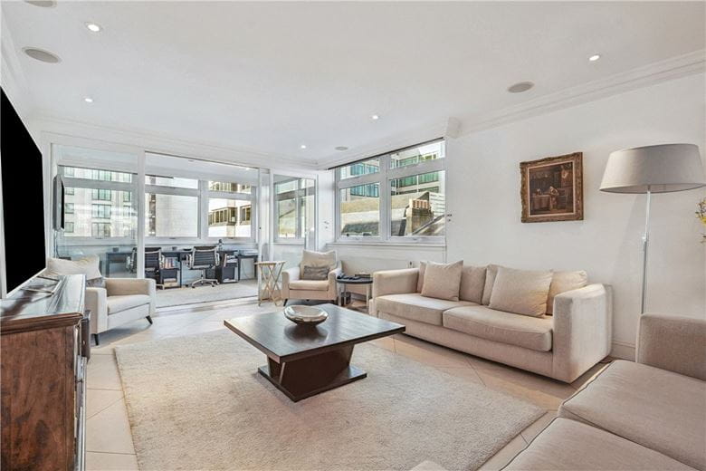 3 bedroom flat, Park Towers, 2 Brick Street W1J - Available