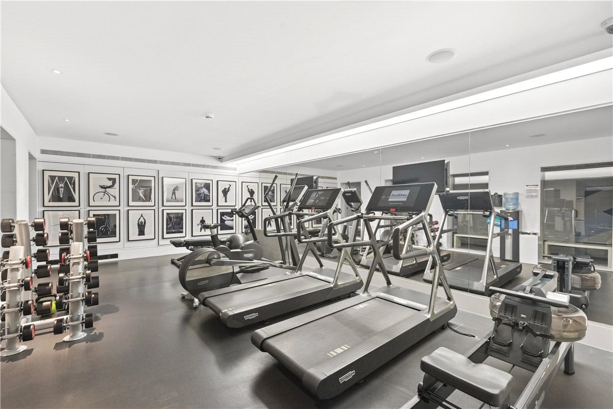 4 bedroom flat, Chelsea Manor Street, Chelsea SW3 - Available