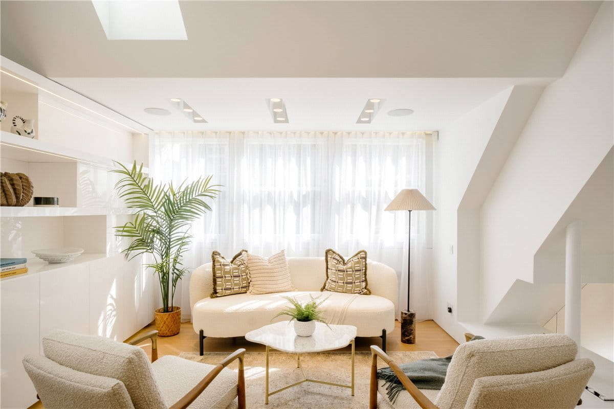 3 bedroom house, Bourdon Street, Mayfair W1K - Available