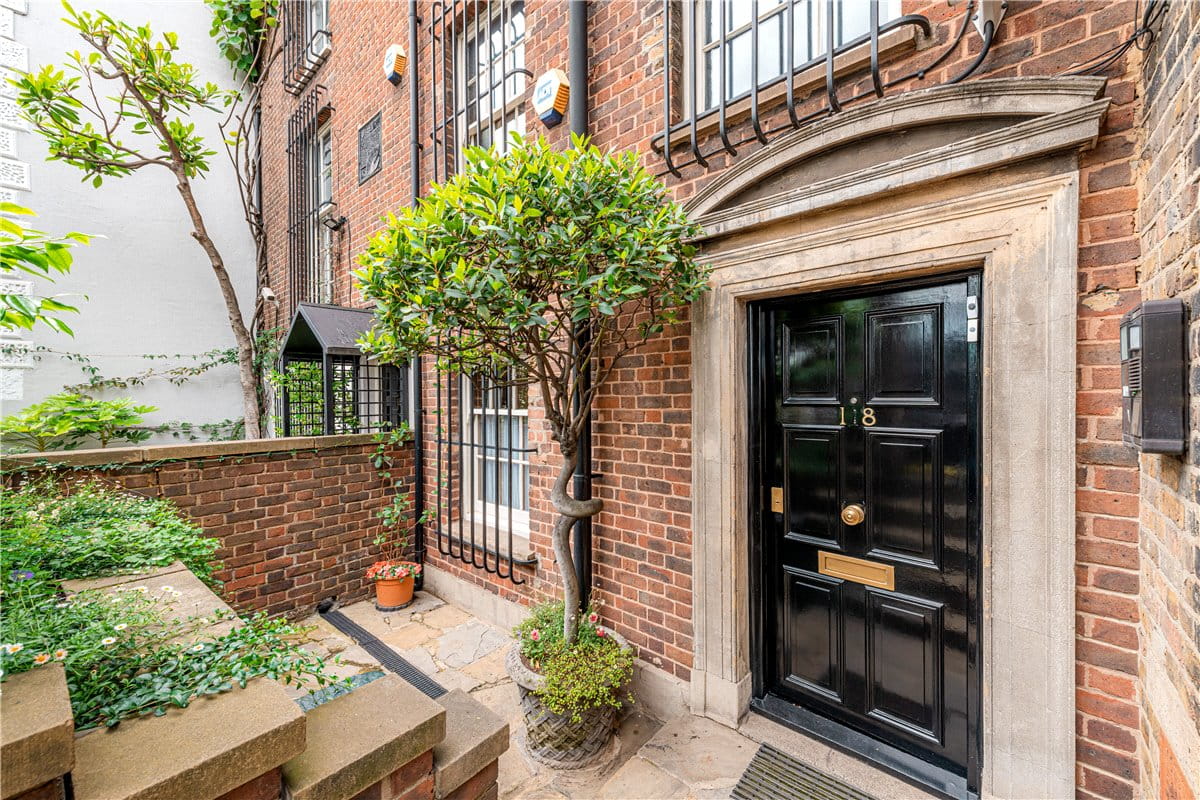 8 bedroom house, Cheyne Walk, London SW10 - Available