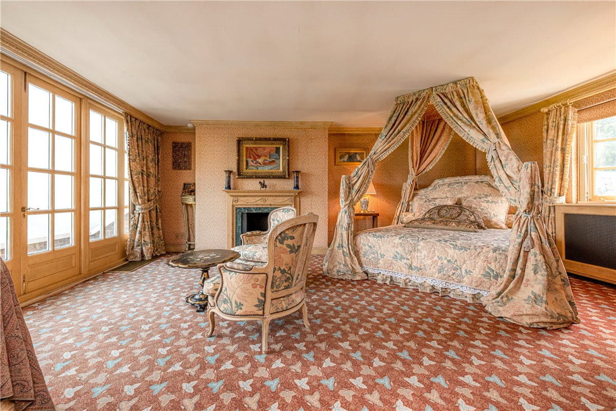 8 bedroom house, Cheyne Walk, London SW10 - Available