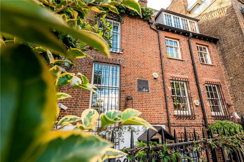 8 bedroom house, Cheyne Walk, London SW10 - Available
